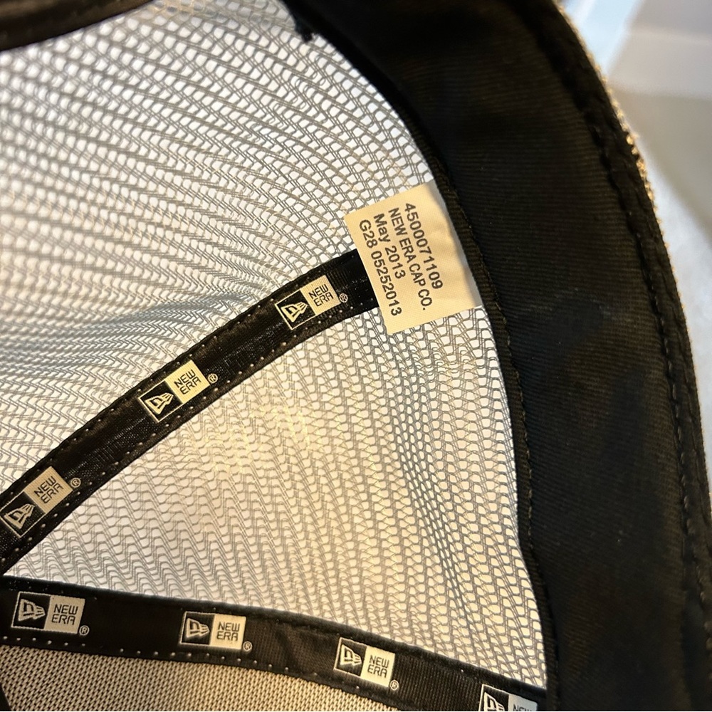 Mens Quiksilver New Era Mesh SnapBack Trucker Hat - Picture 7 of 14